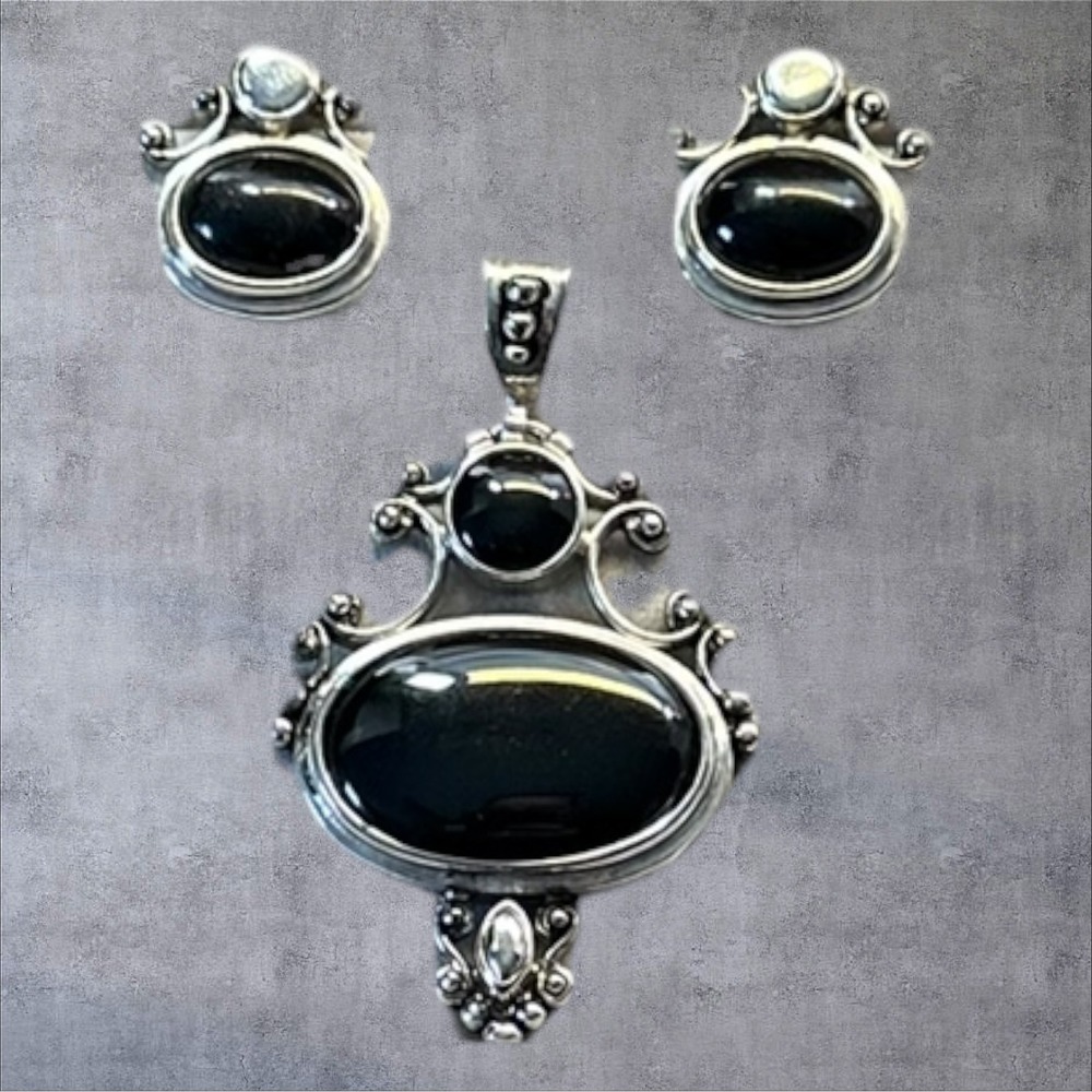 Silver Tone Black Cabochon Pendant Necklace‎ & Earrings Set Costume Jewelry